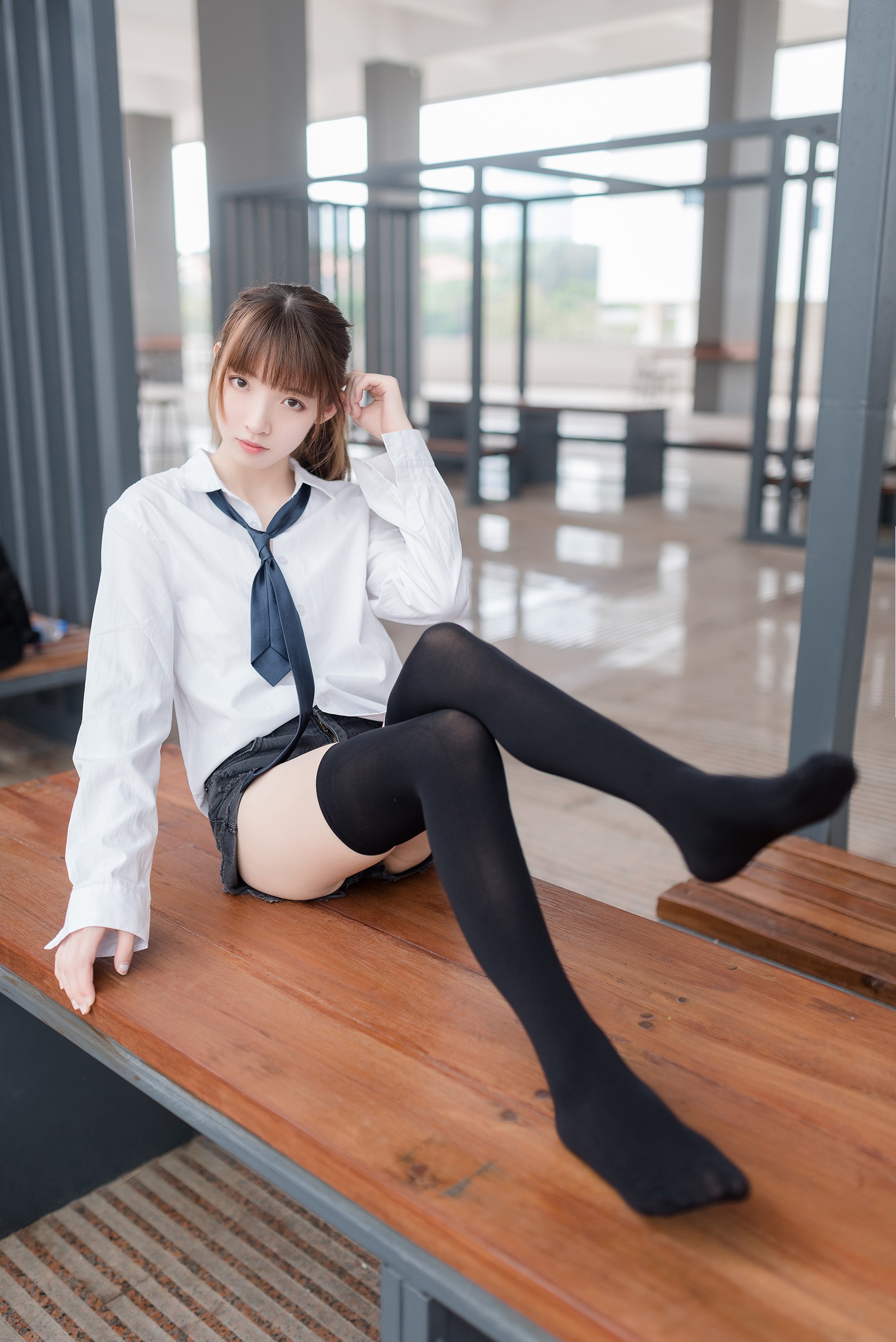 祖木子 - NO.004 短裤的绝对领域 [48P]-XikXak